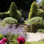 Hedges creating garden rooms